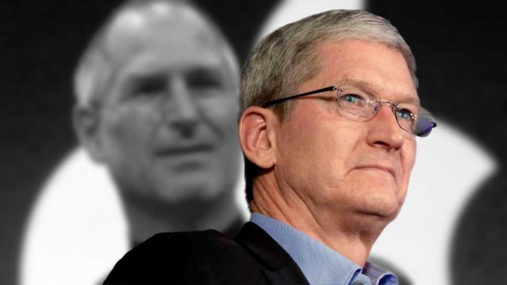 Tim Cookt vor Steve Jobs