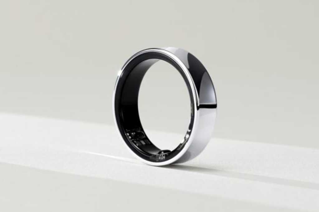 Samsung Galaxy Ring in silver